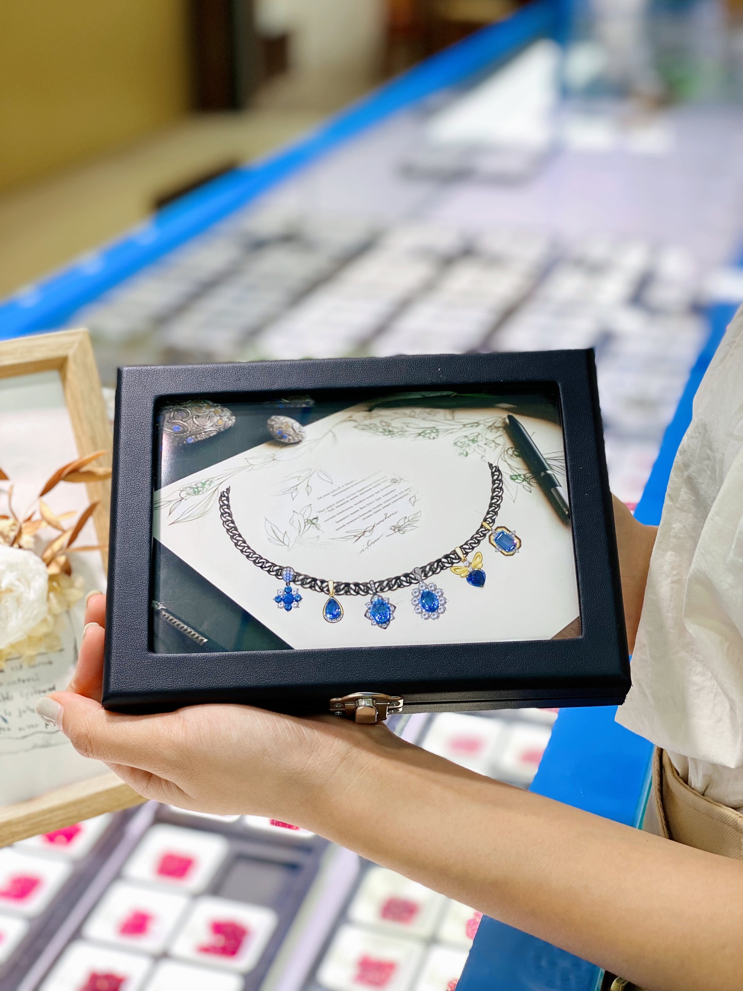 C2 Matching Box "Bouquet-like Pendant" 6.15ct Sapphire Pendant款