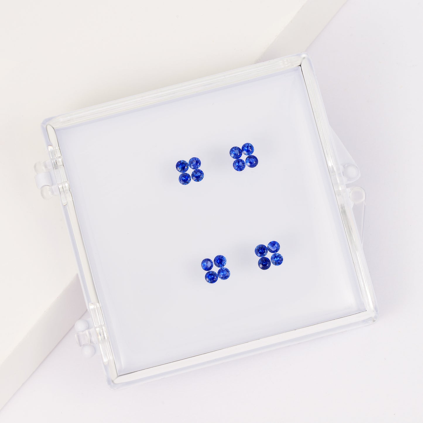 Gemstone set box round sapphire four-leaf clover earrings