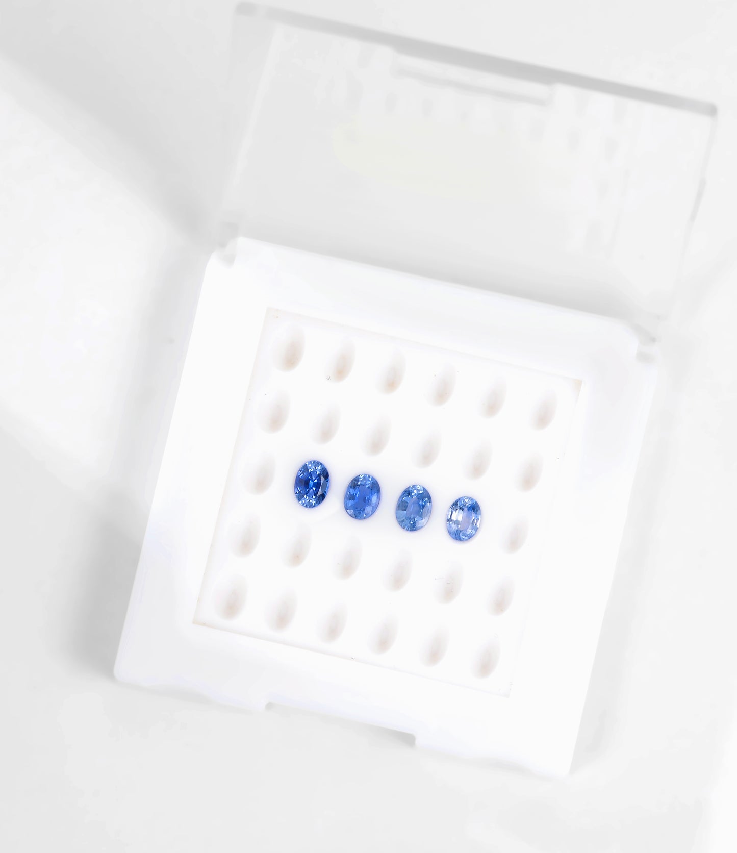 1.175ct 3~6号色渐变蓝宝石戒指组合
1.175ct 3~6 grade color gradient sapphire ring set