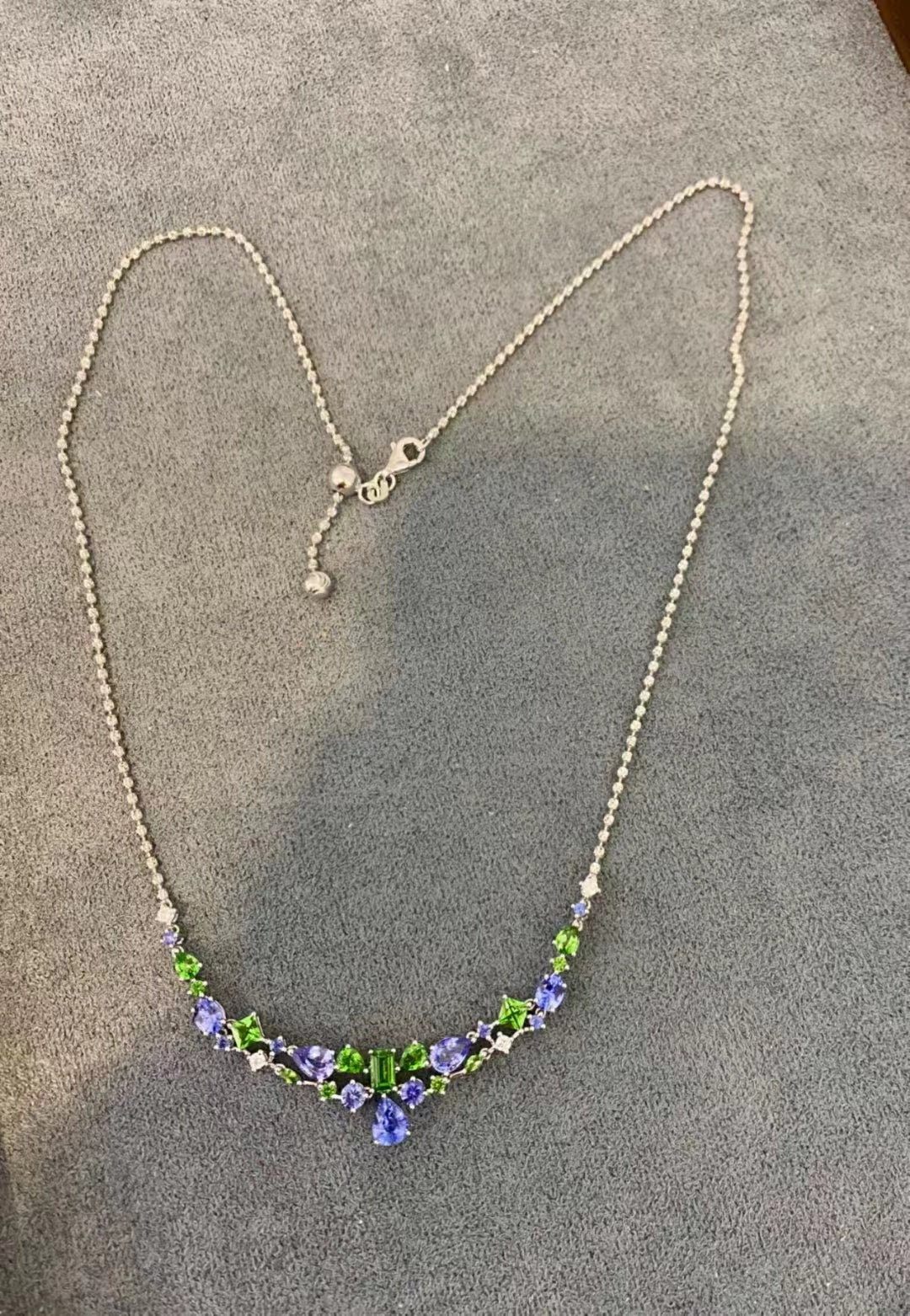 3.867ct Monet blue sapphire and sapphire necklace set