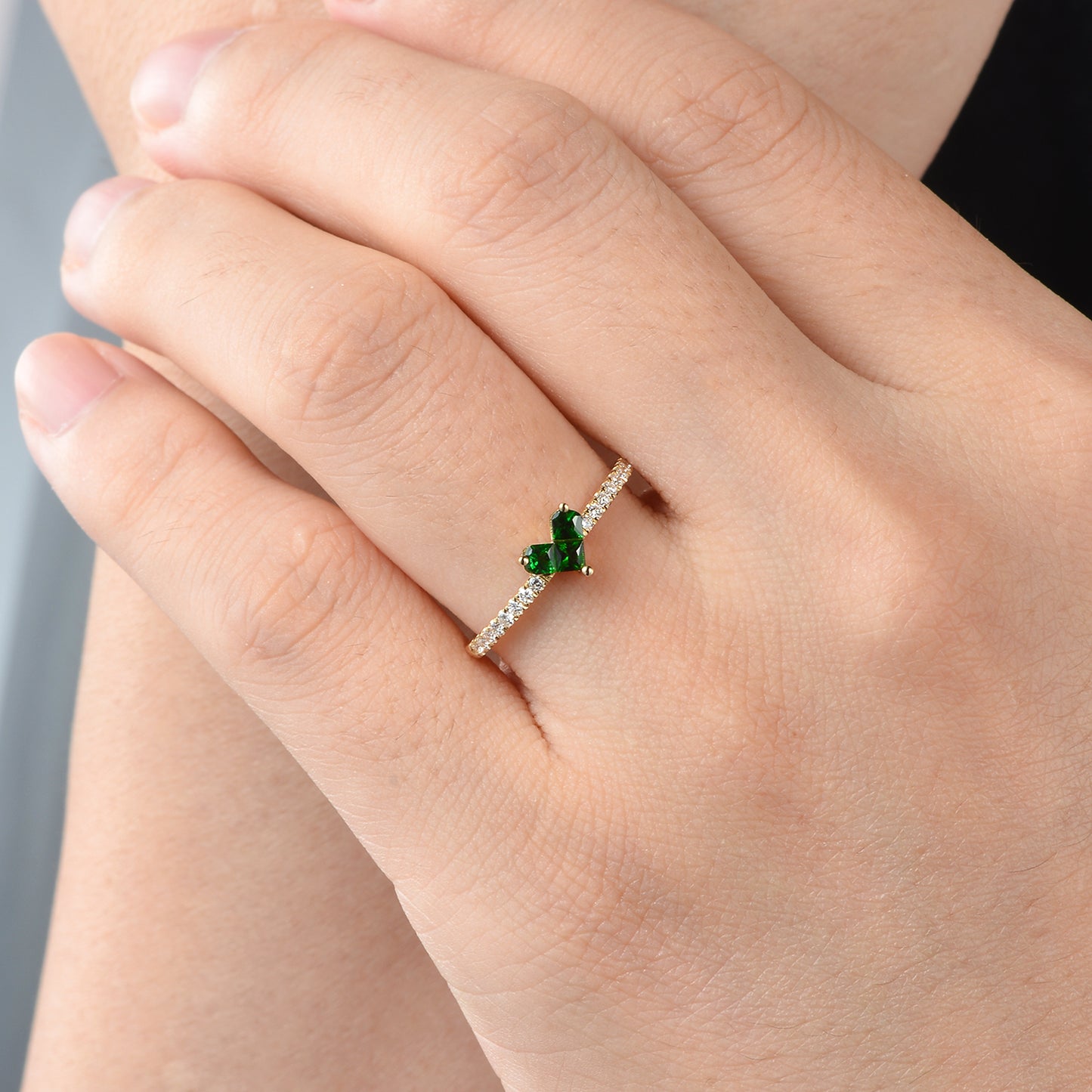 Tsavorite Love Knot Ring | 18K gold