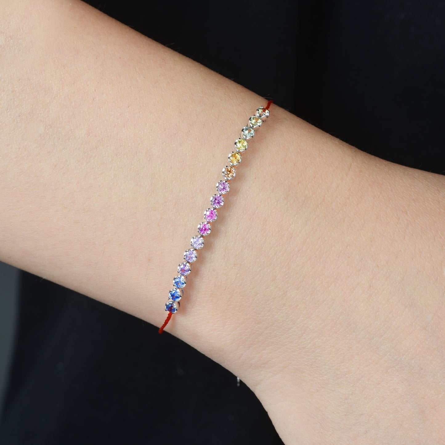 Crimson Thread & Gradient Sapphire Bracelet | 18K Gold | Natural Gemstone
