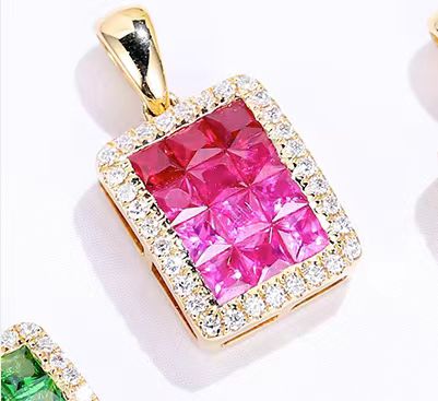 Princess-cut pink and blue sapphire gradient pendant set in a gemstone box.