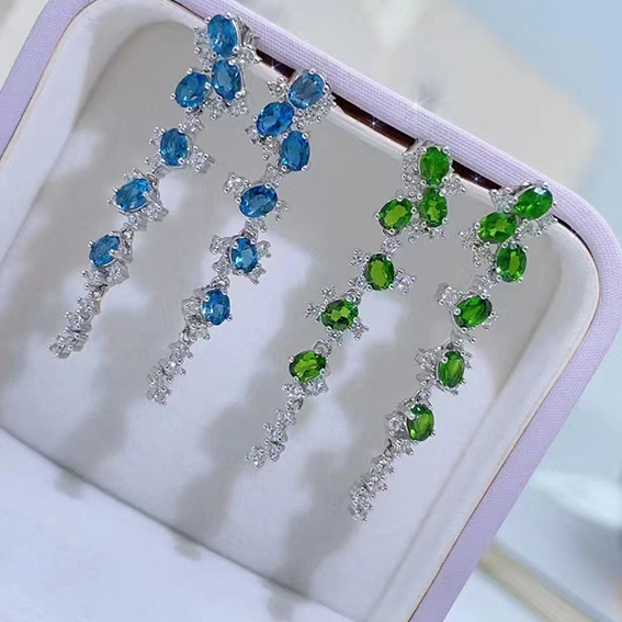 Earring set with 3*4mm oval sapphire in a box