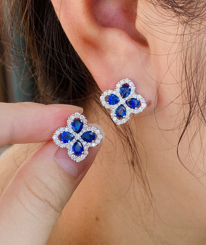 Sapphire four-leaf clover earrings in 18K white gold