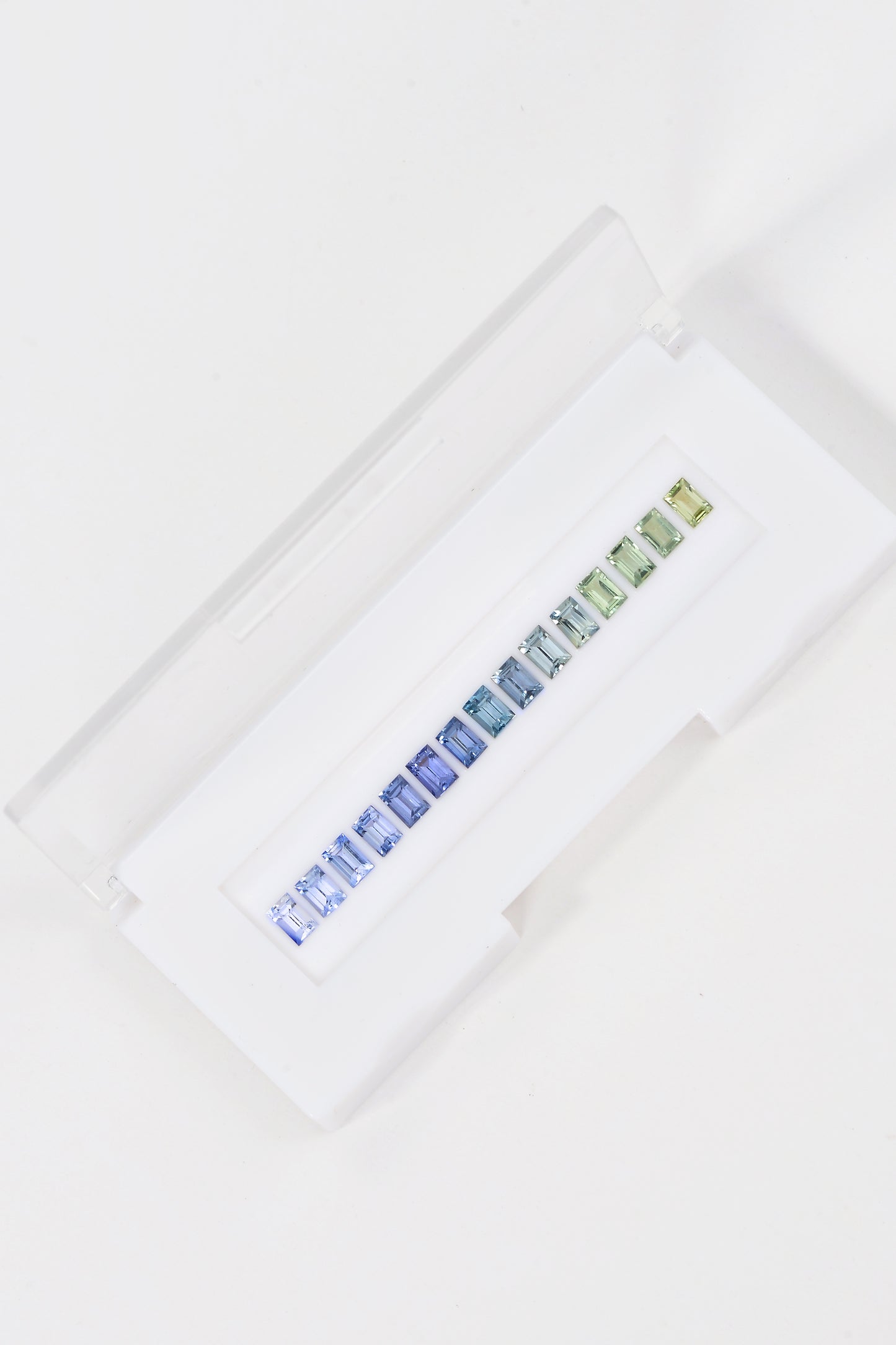 1.657ct Blue-Green Intertwined Multicolored Sapphire Combination