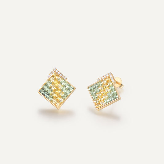 Sunflower sugar cube stud earrings in 18K yellow gold.