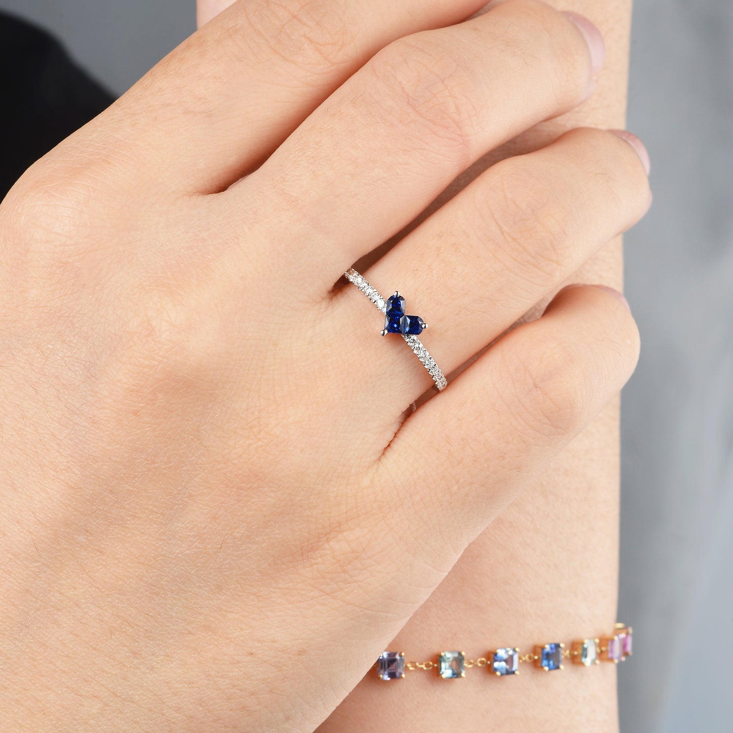 Sapphire Love Knot Ring | 18K white gold | Natural Gemstone