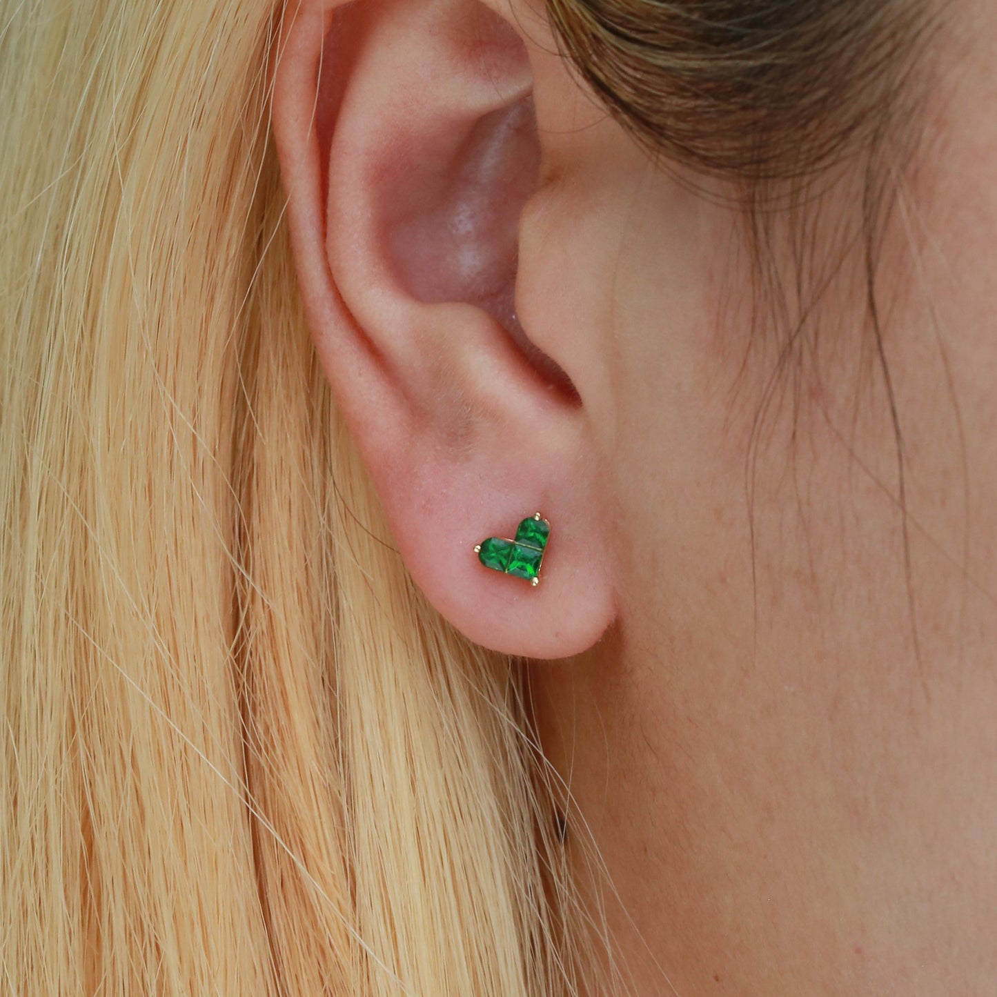 Tsavorite Love KnoT Stud Earrings | 18K yellow gold