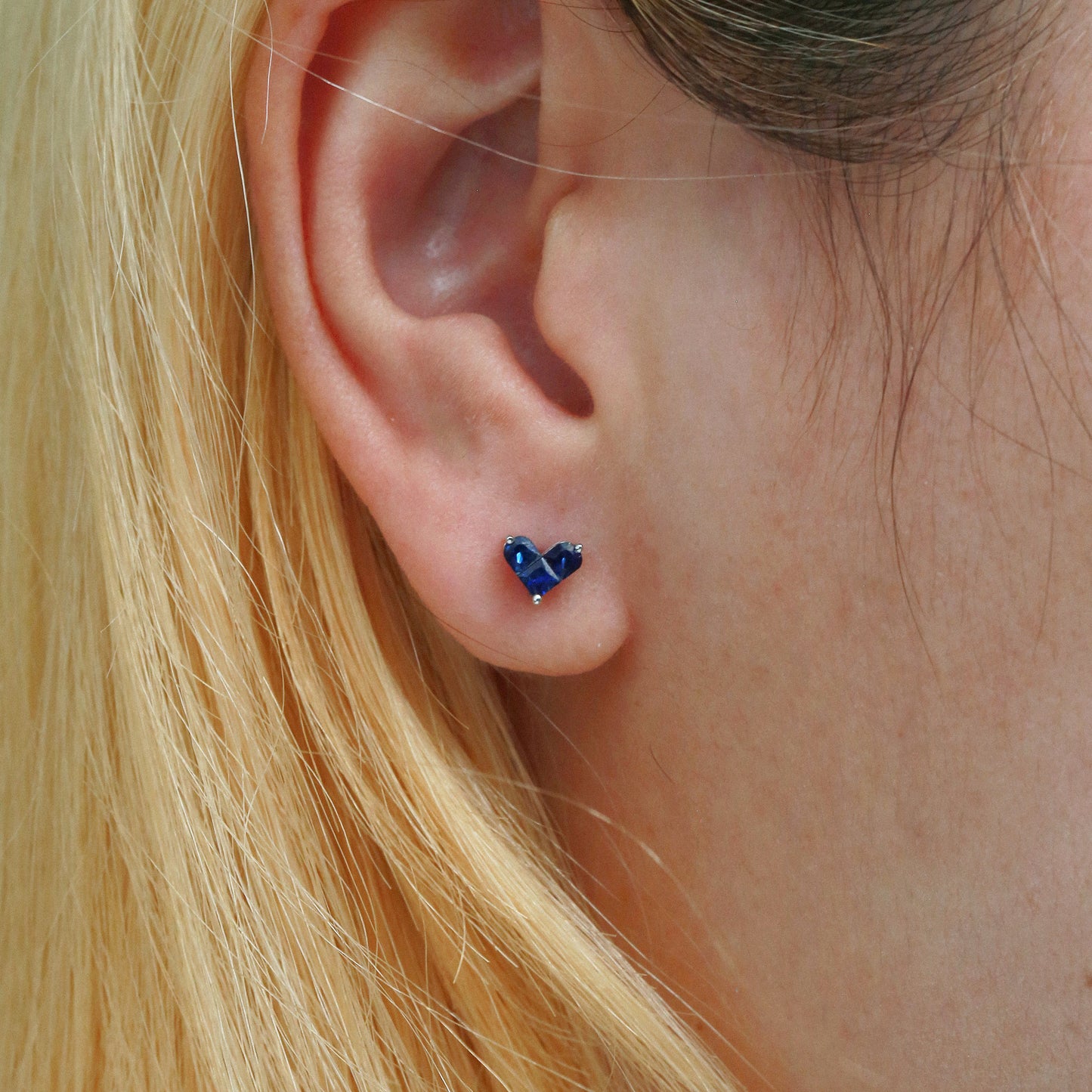 Sapphire Love KnoT Stud Earrings | 18K white gold | Natural Gemstone